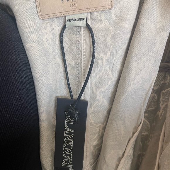NWT Blank NYC Python Print Fabric Jacket. Stunning! Size M - Picture 5 of 8